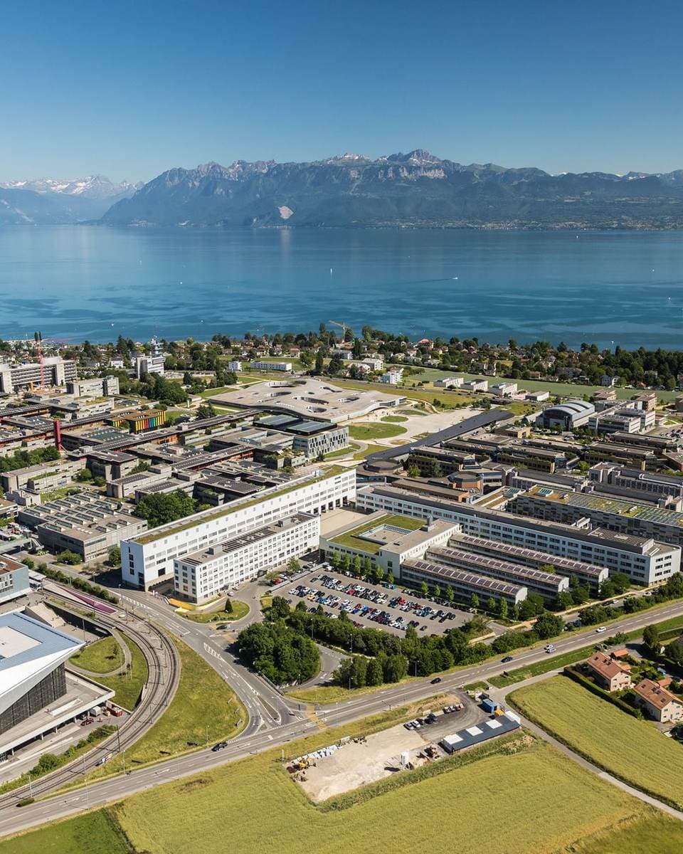 Campus EPFL-UNIL entre le lac Léman et les Alpes